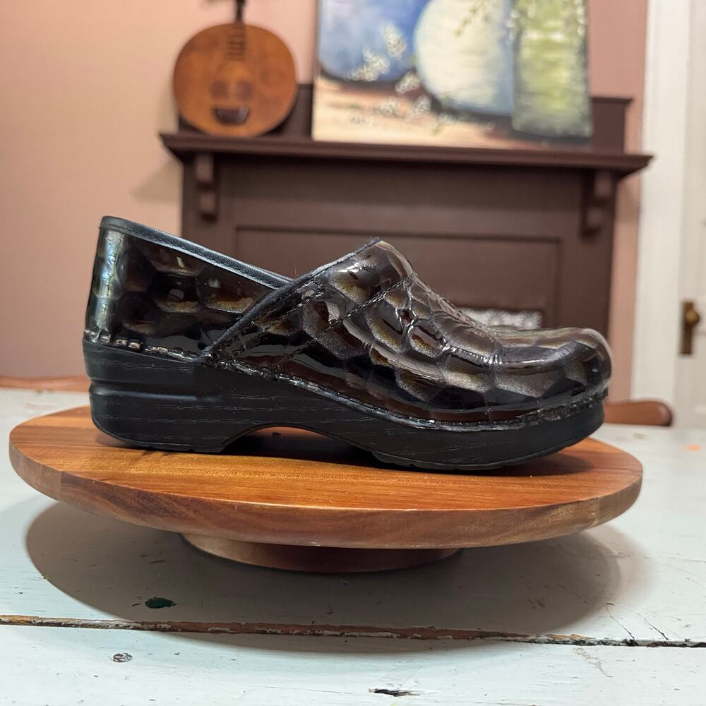 Dansko Professional Clogs Womens Size 6.5 Black Croc-Embossed